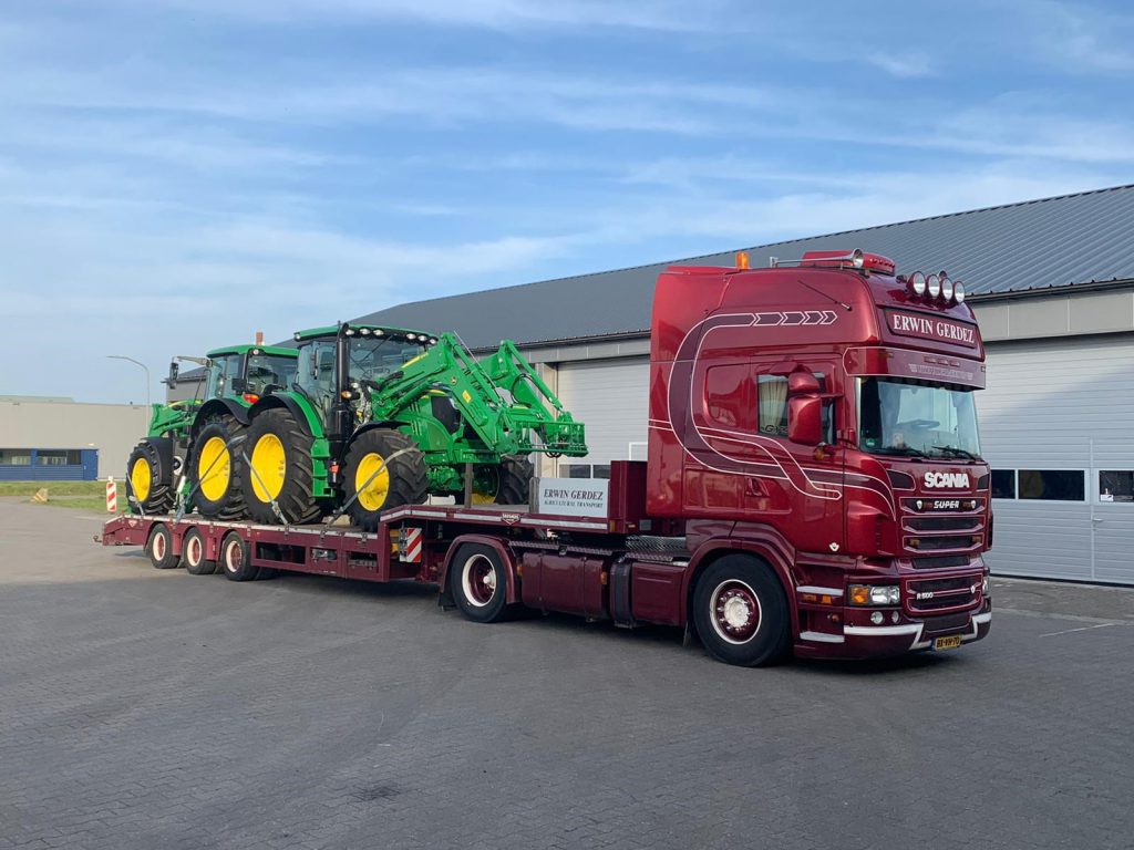 JD 6155M (2019) en JD 6155R (2018)