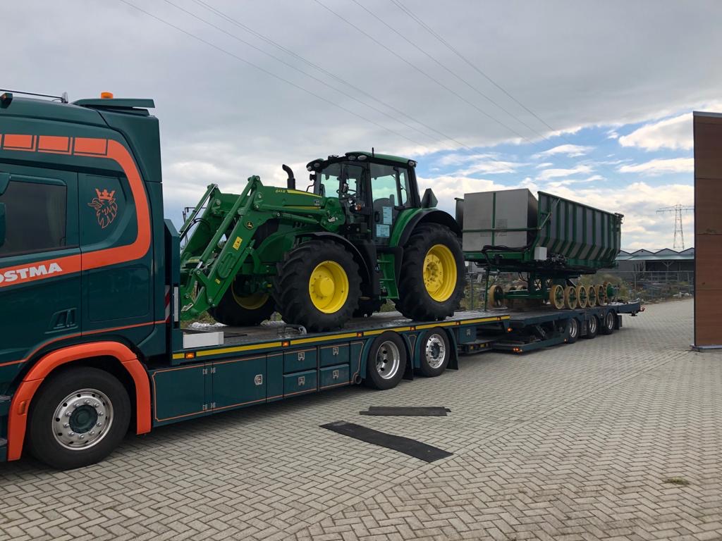 JD 6155M + Silage trailer